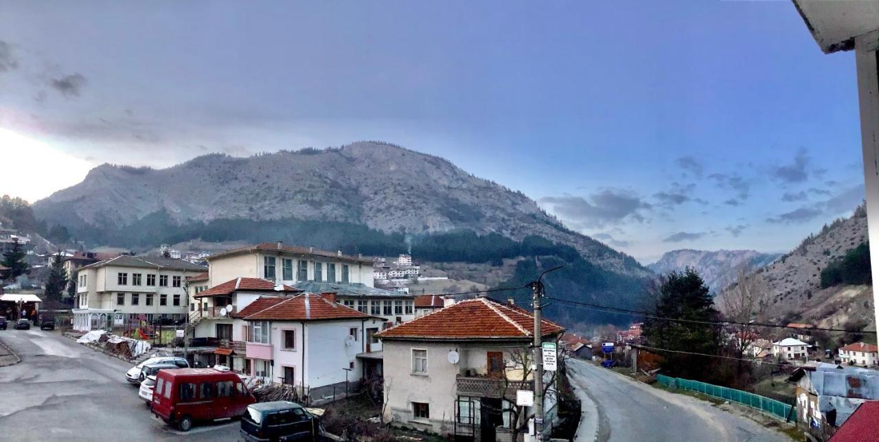 Приключение В Триград Apartman Kültér fotó